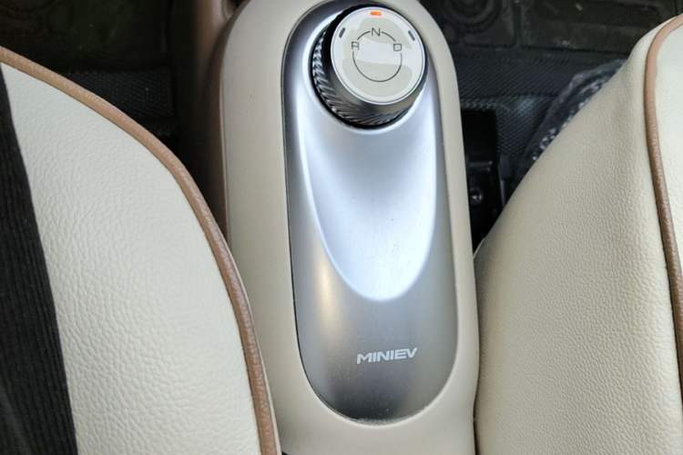 Used Wuling Hongguang MINIEV 2025 Four-Door Version Advanced Edition Gear Lever
