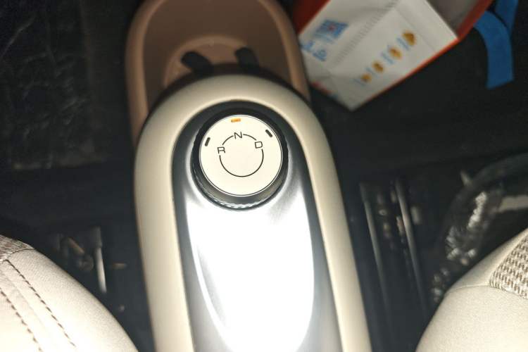 Used Wuling Hongguang MINIEV 2025 Four-Door Version Advanced Edition Gear Lever