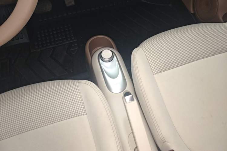 Used Wuling Hongguang MINIEV 2025 Four-Door Version Advanced Edition Gear Lever