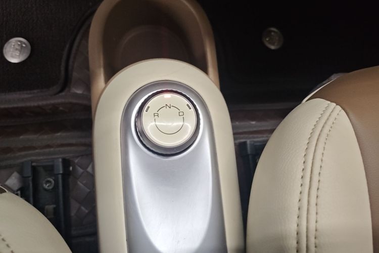 Used Wuling Hongguang MINIEV 2025 Four-Door Version Advanced Edition Gear Lever