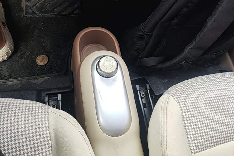 Used Wuling Hongguang MINIEV 2025 Four-Door Version Advanced Edition Gear Lever