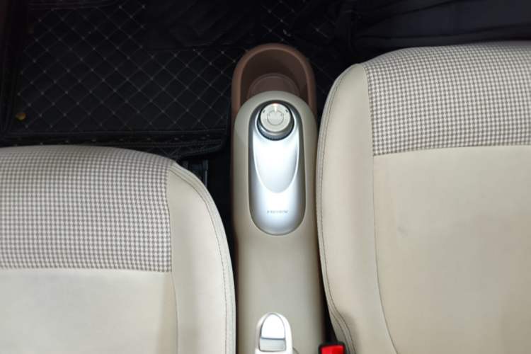 Used Wuling Hongguang MINIEV 2025 Four-Door Version Advanced Edition Gear Lever