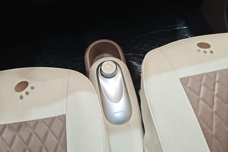 Used Wuling Hongguang MINIEV 2025 Four-Door Version Advanced Edition Gear Lever