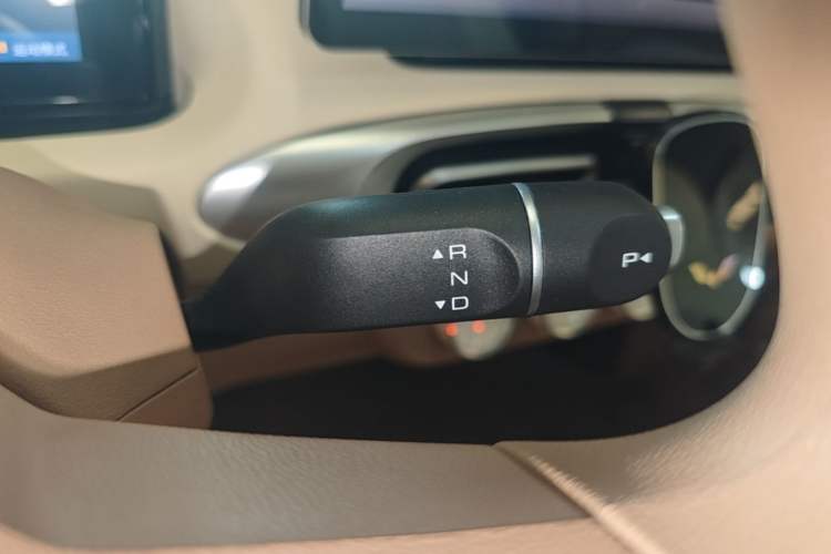 Used Wuling Hongguang MINIEV 2025 Four-Door Version Zhenxiang+ Edition Gear Lever