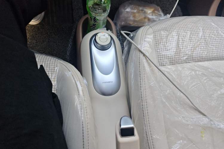 Used Wuling Hongguang MINIEV 2025 Four-Door Version Advanced Edition Gear Lever