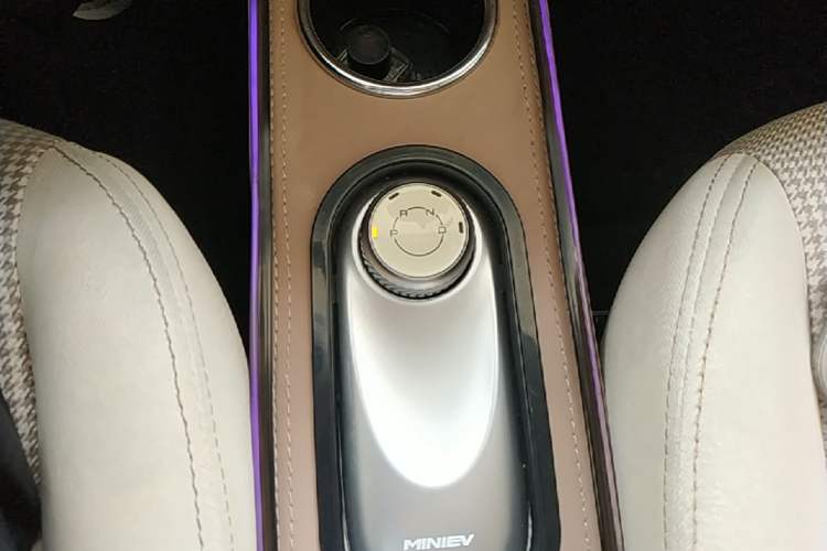 Used Wuling Hongguang MINIEV 2025 Four-Door Version Premium Edition Gear Lever