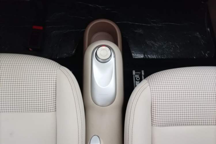 Used Wuling Hongguang MINIEV 2025 Four-Door Version Advanced Edition Gear Lever