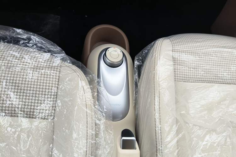 Used Wuling Hongguang MINIEV 2025 Four-Door Version Advanced Edition Gear Lever