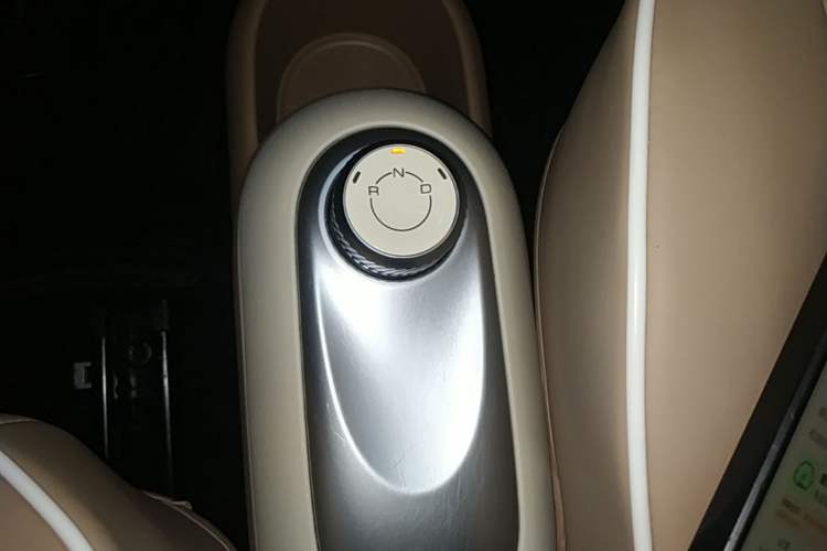 Used Wuling Hongguang MINIEV 2025 Four-Door Version Advanced Edition Gear Lever