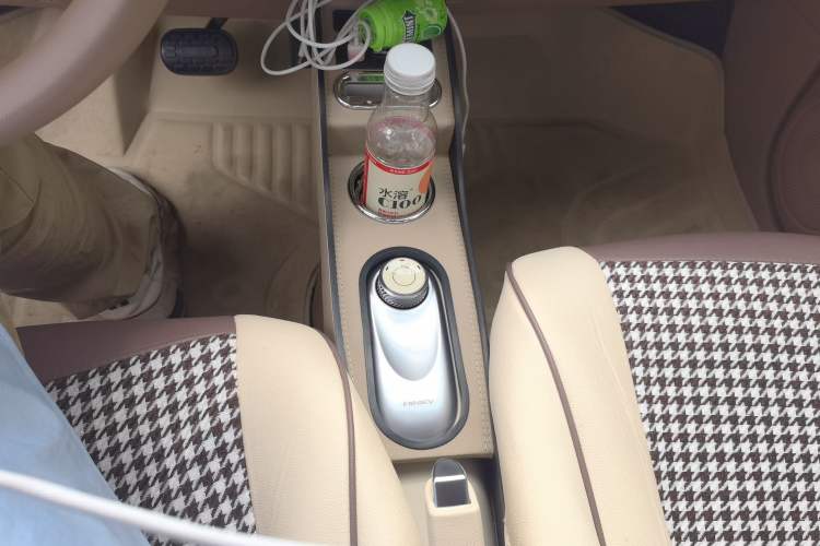 Used Wuling Hongguang MINIEV 2025 Four-Door Version Advanced Edition Gear Lever