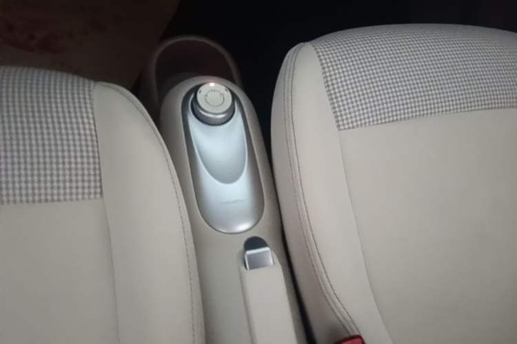 Used Wuling Hongguang MINIEV 2025 Four-Door Version Advanced Edition Gear Lever