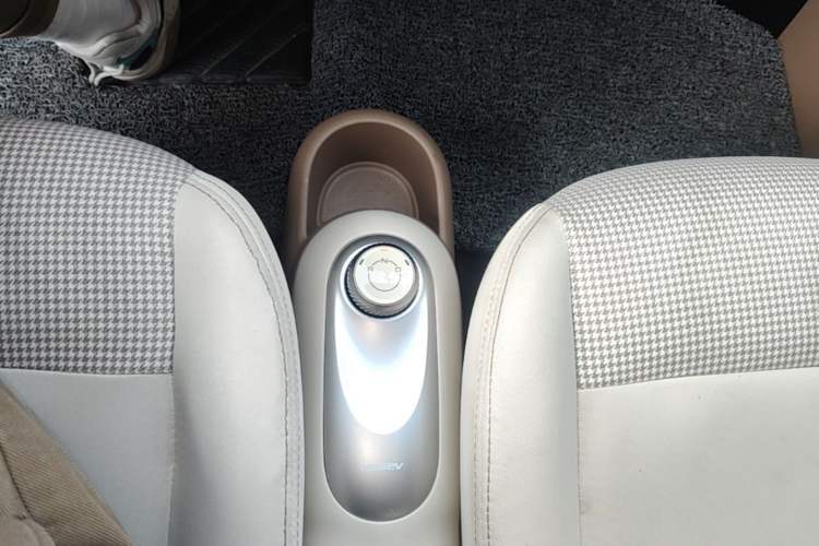 Used Wuling Hongguang MINIEV 2025 Four-Door Version Advanced Edition Gear Lever