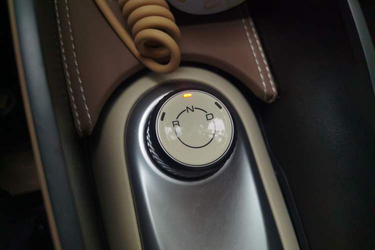 Used Wuling Hongguang MINIEV 2025 Four-Door Version Advanced Edition Gear Lever