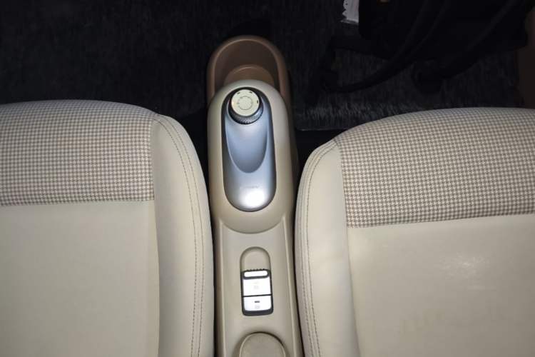 Used Wuling Hongguang MINIEV 2025 Four-Door Version Premium Edition Gear Lever