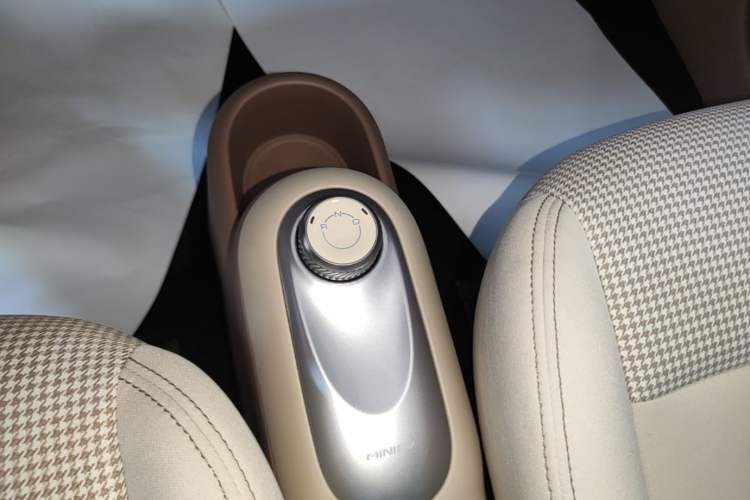 Used Wuling Hongguang MINIEV 2025 Four-Door Version Advanced Edition Gear Lever