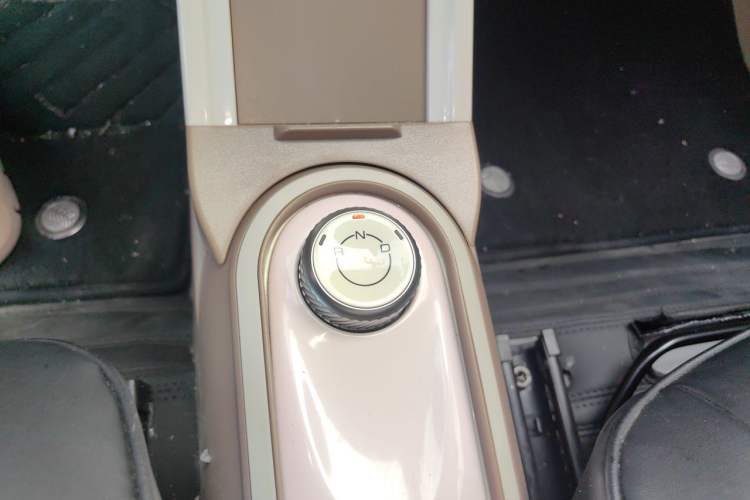 Used Wuling Hongguang MINIEV 2025 Four-Door Version Advanced Edition Gear Lever