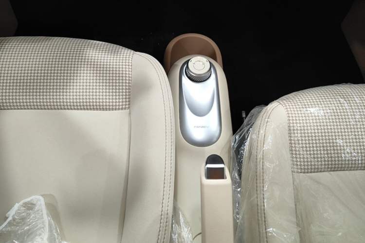Used Wuling Hongguang MINIEV 2025 Four-Door Version Advanced Edition Gear Lever