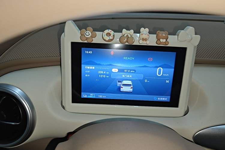 Used Wuling Hongguang MINIEV 2025 Four-Door Version Advanced Edition Instrument Cluster