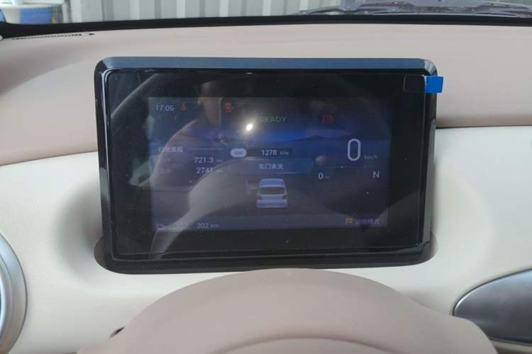 Used Wuling Hongguang MINIEV 2025 Four-Door Version Advanced Edition Instrument Cluster