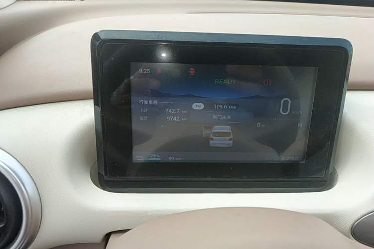 Used Wuling Hongguang MINIEV 2025 Four-Door Version Advanced Edition Instrument Cluster
