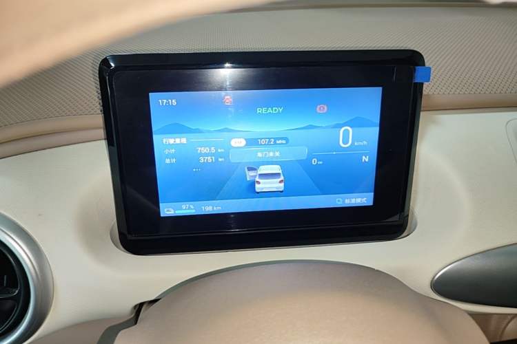 Used Wuling Hongguang MINIEV 2025 Four-Door Version Advanced Edition Instrument Cluster