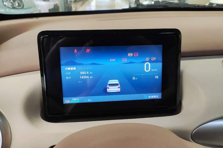 Used Wuling Hongguang MINIEV 2025 Four-Door Version Advanced Edition Instrument Cluster