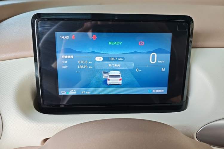 Used Wuling Hongguang MINIEV 2025 Four-Door Version Advanced Edition Instrument Cluster