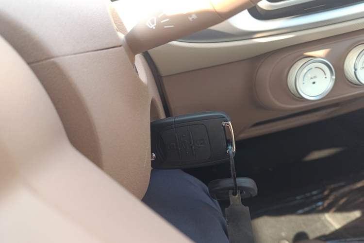 Used Wuling Hongguang MINIEV 2025 Four-Door Version Advanced Edition Interior 1
