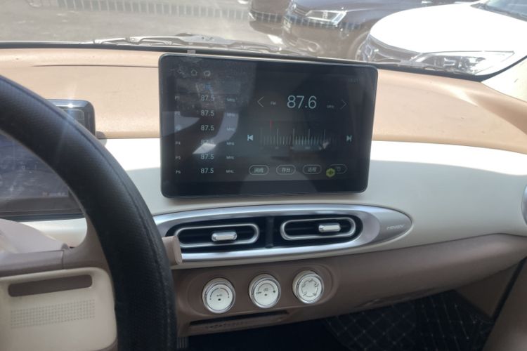 Used Wuling Hongguang MINIEV 2025 Four-Door Version Advanced Edition Interior 1