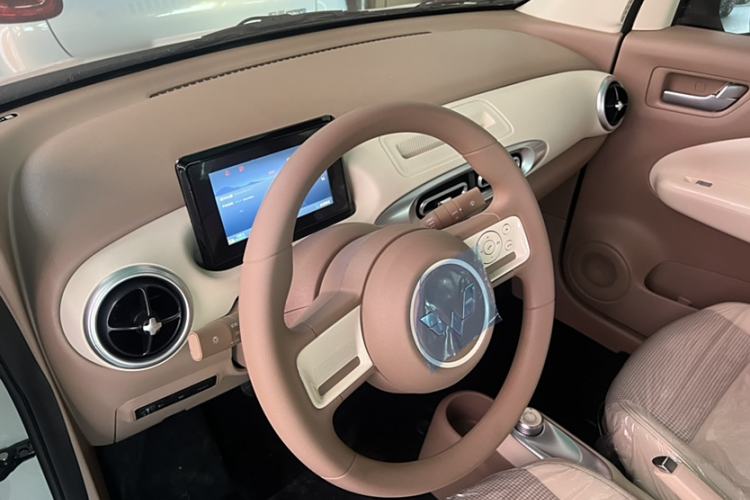 Used Wuling Hongguang MINIEV 2025 Four-Door Version Advanced Edition Interior 1