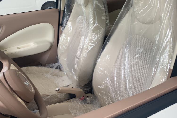 Used Wuling Hongguang MINIEV 2025 Four-Door Version Advanced Edition Interior 1
