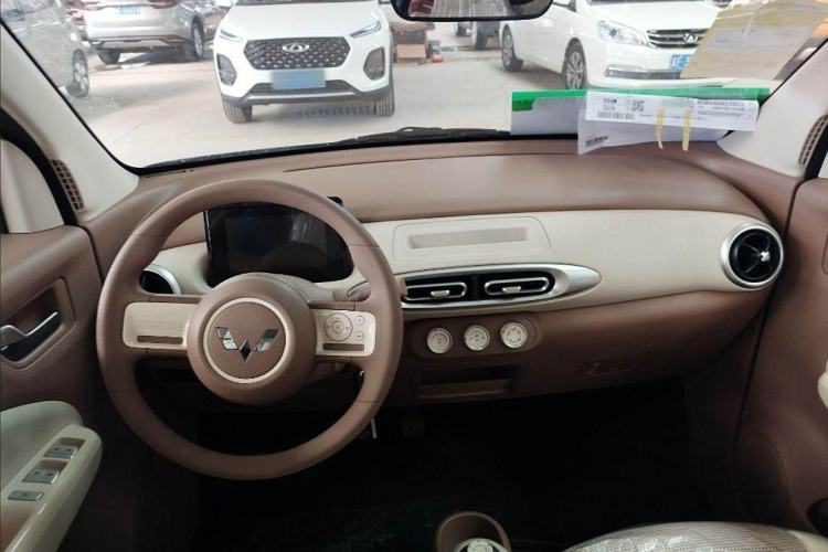 Used Wuling Hongguang MINIEV 2025 Four-Door Version Advanced Edition Interior 1