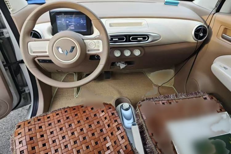 Used Wuling Hongguang MINIEV 2025 Four-Door Version Advanced Edition Interior 1