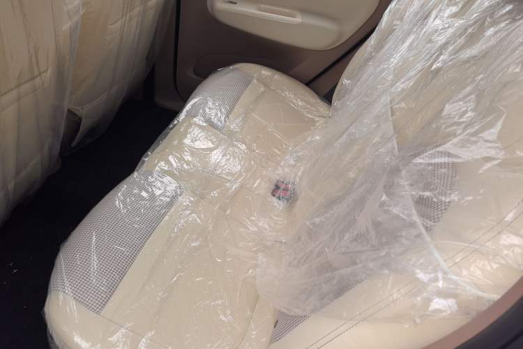 Used Wuling Hongguang MINIEV 2025 Four-Door Version Advanced Edition Interior 1