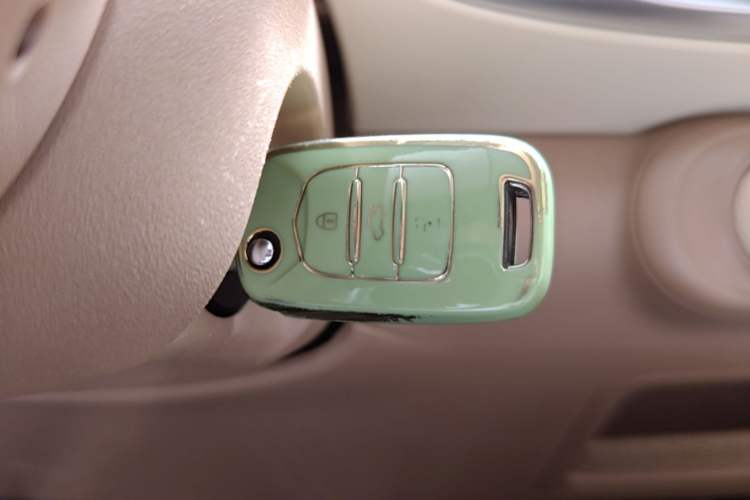 Used Wuling Hongguang MINIEV 2025 Four-Door Version Advanced Edition Interior 1