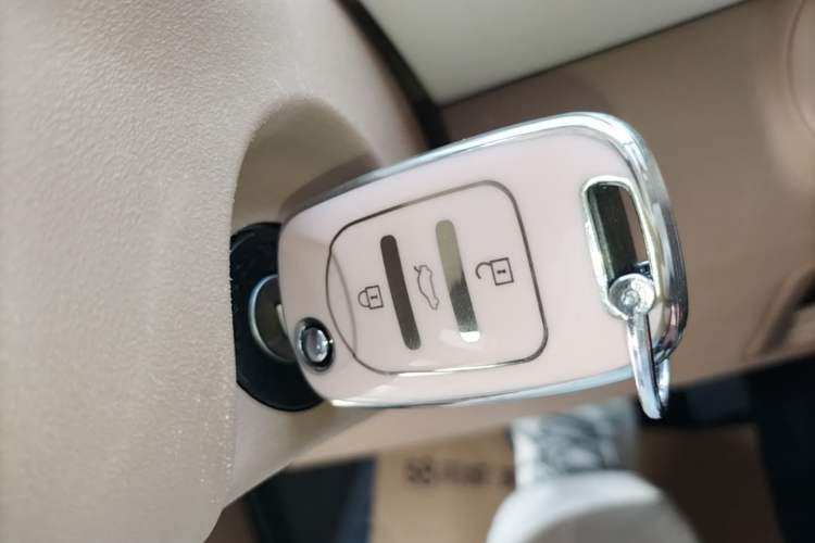 Used Wuling Hongguang MINIEV 2025 Four-Door Version Advanced Edition Interior 1