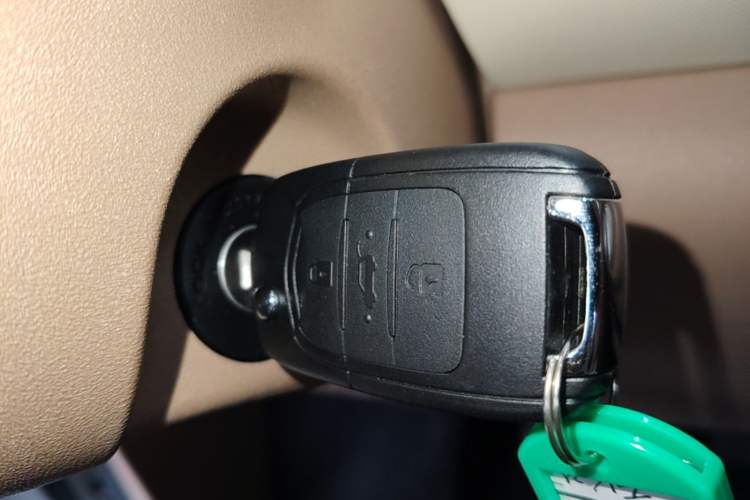 Used Wuling Hongguang MINIEV 2025 Four-Door Version Advanced Edition Interior 1