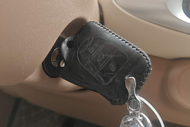 Used Wuling Hongguang MINIEV 2025 Four-Door Version Advanced Edition Interior 1