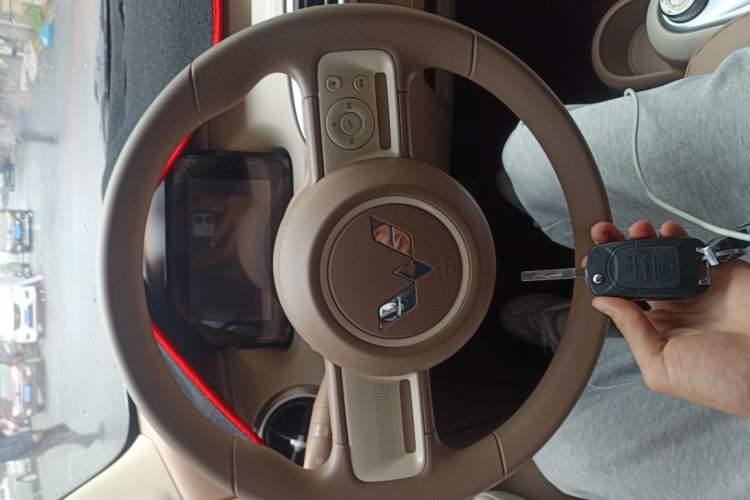 Used Wuling Hongguang MINIEV 2025 Four-Door Version Advanced Edition Interior 1