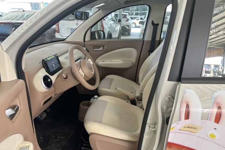 Used Wuling Hongguang MINIEV 2025 Four-Door Version Advanced Edition Interior 1