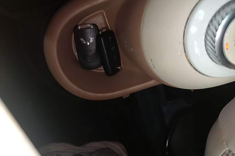Used Wuling Hongguang MINIEV 2025 Four-Door Version Advanced Edition Interior 1