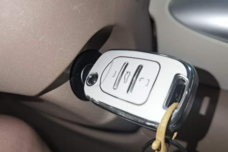 Used Wuling Hongguang MINIEV 2025 Four-Door Version Advanced Edition Interior 1