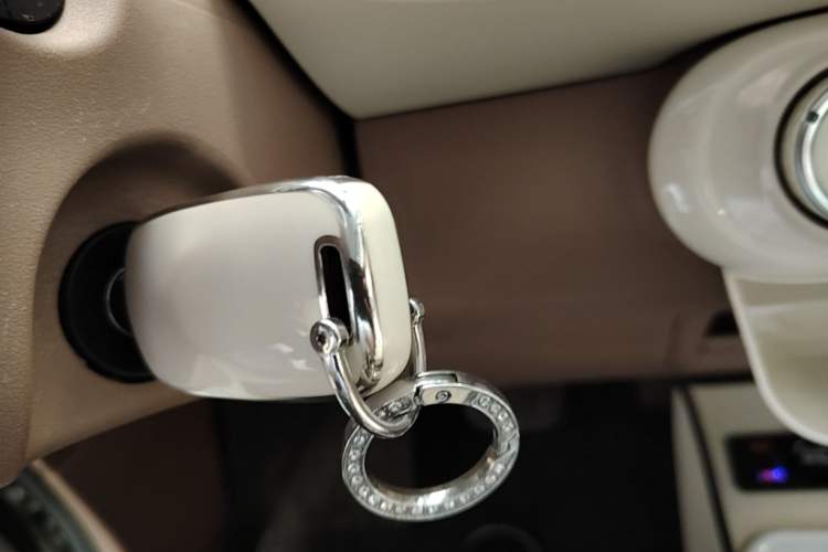 Used Wuling Hongguang MINIEV 2025 Four-Door Version Advanced Edition Interior 1