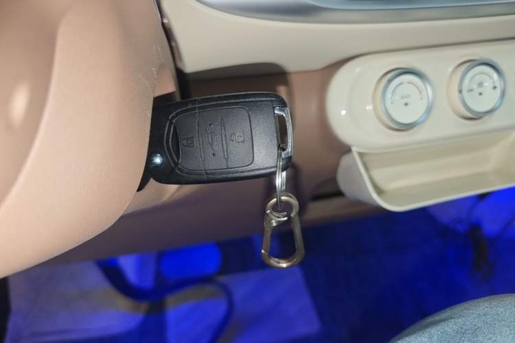 Used Wuling Hongguang MINIEV 2025 Four-Door Version Advanced Edition Interior 1