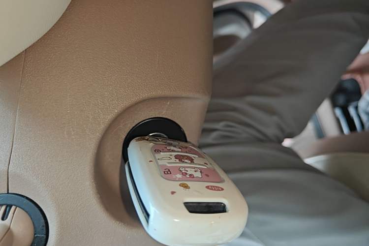 Used Wuling Hongguang MINIEV 2025 Four-Door Version Advanced Edition Interior 1