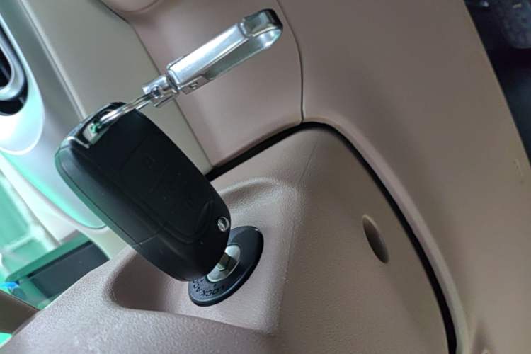 Used Wuling Hongguang MINIEV 2025 Four-Door Version Advanced Edition Interior 1