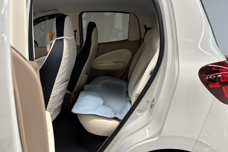 Used Wuling Hongguang MINIEV 2025 Four-Door Version Advanced Edition Interior 1