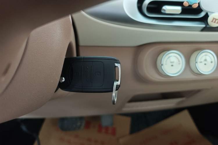 Used Wuling Hongguang MINIEV 2025 Four-Door Version Advanced Edition Interior 1