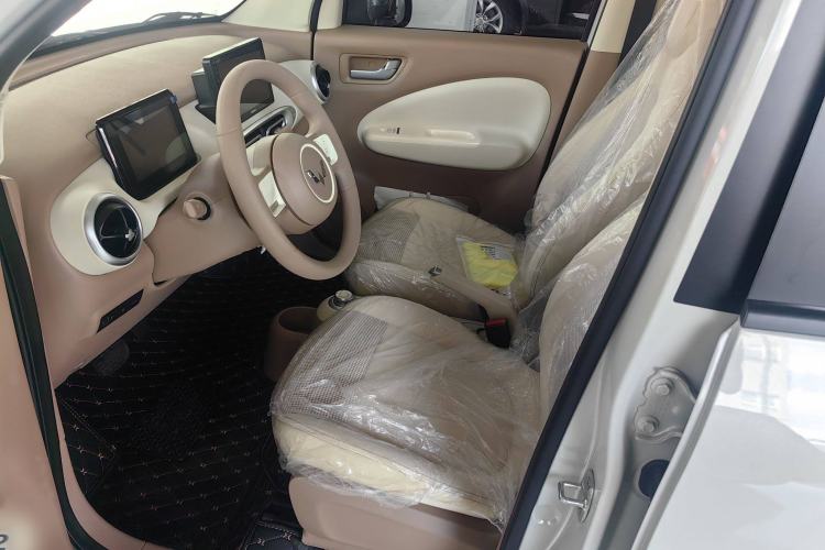 Used Wuling Hongguang MINIEV 2025 Four-Door Version Advanced Edition Interior 1