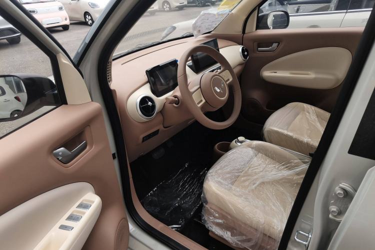 Used Wuling Hongguang MINIEV 2025 Four-Door Version Zhenxiang+ Edition Interior 1